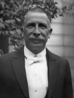 Portret van Jac. P. Thijsse (1865-1945). Locatie en datum onbekend.